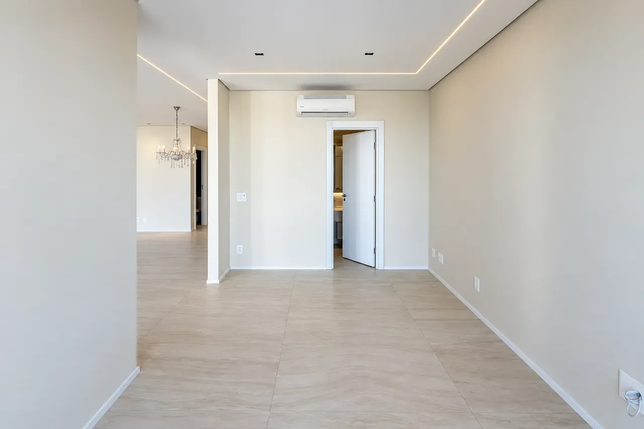 4-bedroom apartment with a water view — photo 11