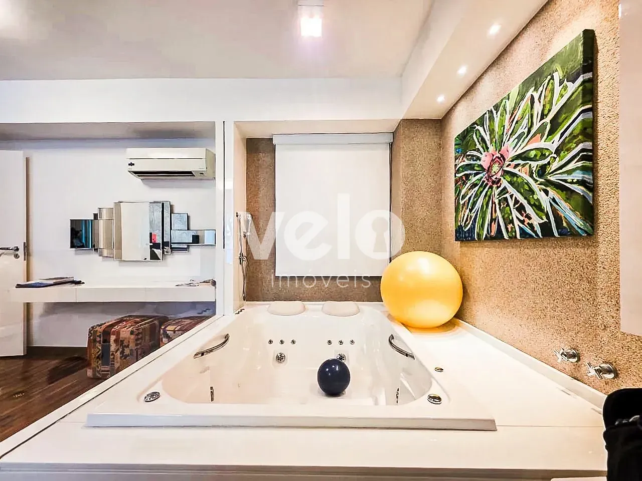 Furnished apartment with 4 bedrooms and 5 bathrooms — photo 33