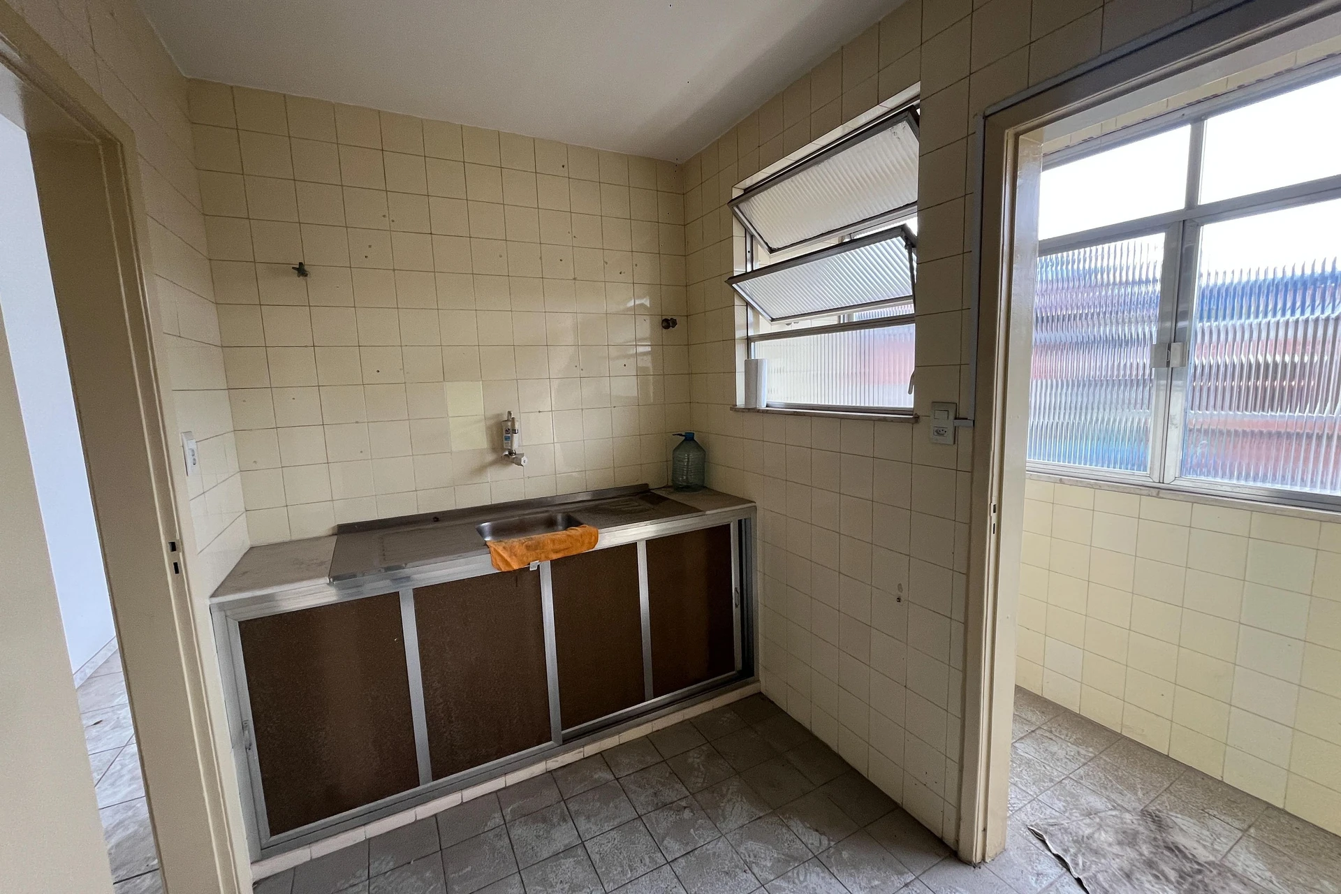 Apartamento de 1 quarto com 1 vaga e varanda