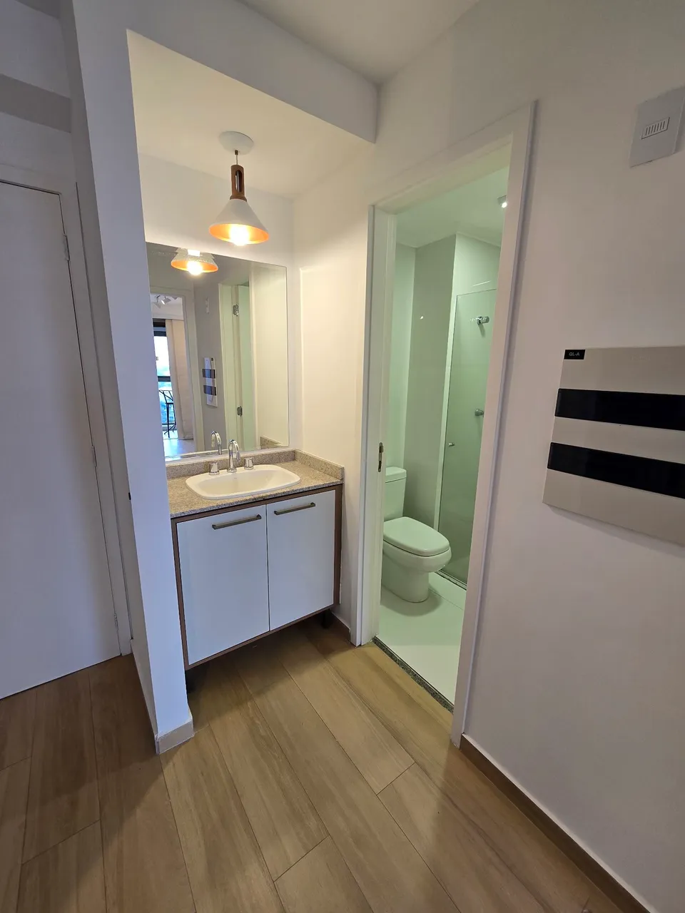 Glass-enclosed balcony in a one-bedroom apartment, 42 m² — photo 7