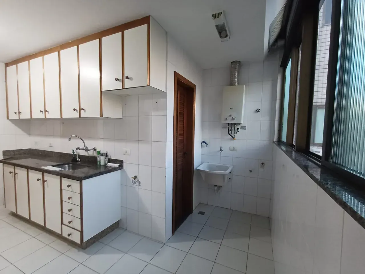 Rental apartment with 2 bedrooms and 3 bathrooms — photo 9