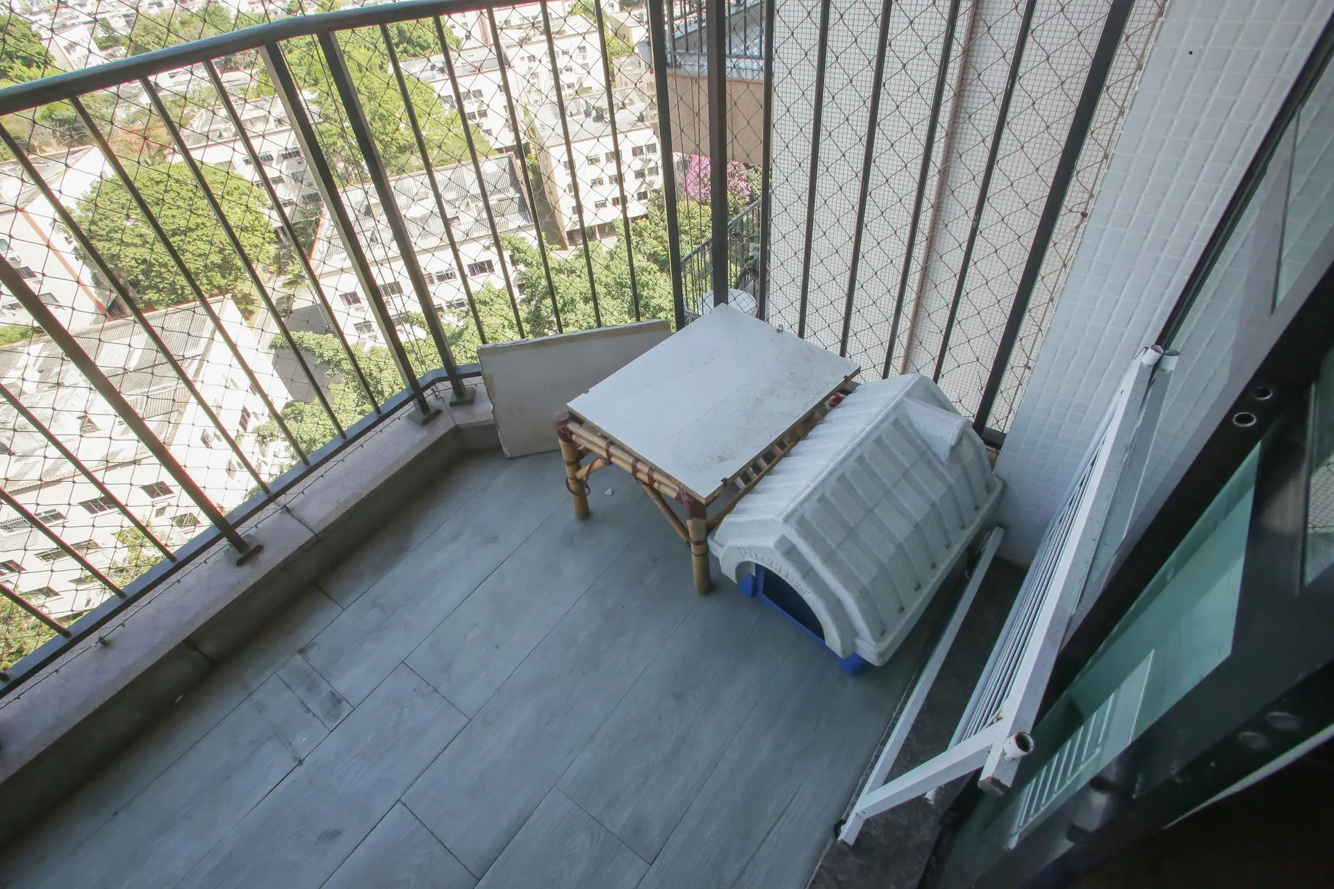 3-bedroom apartment with a balcony and 1 parking space — photo 28