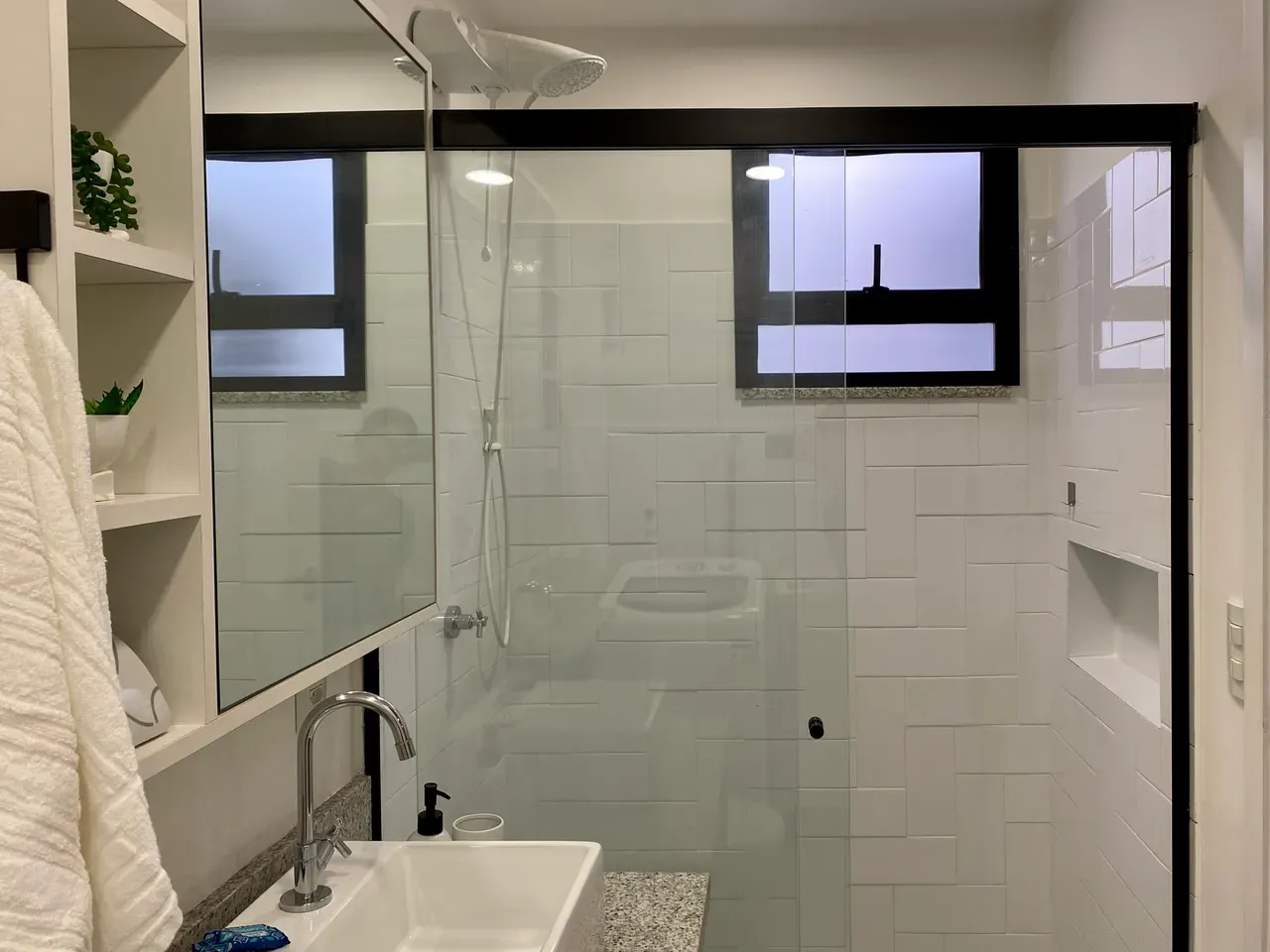 One-bedroom apartment with a washing machine — photo 10