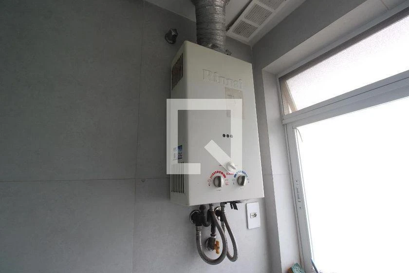 2-bedroom apartment in a building with a gym — photo 8
