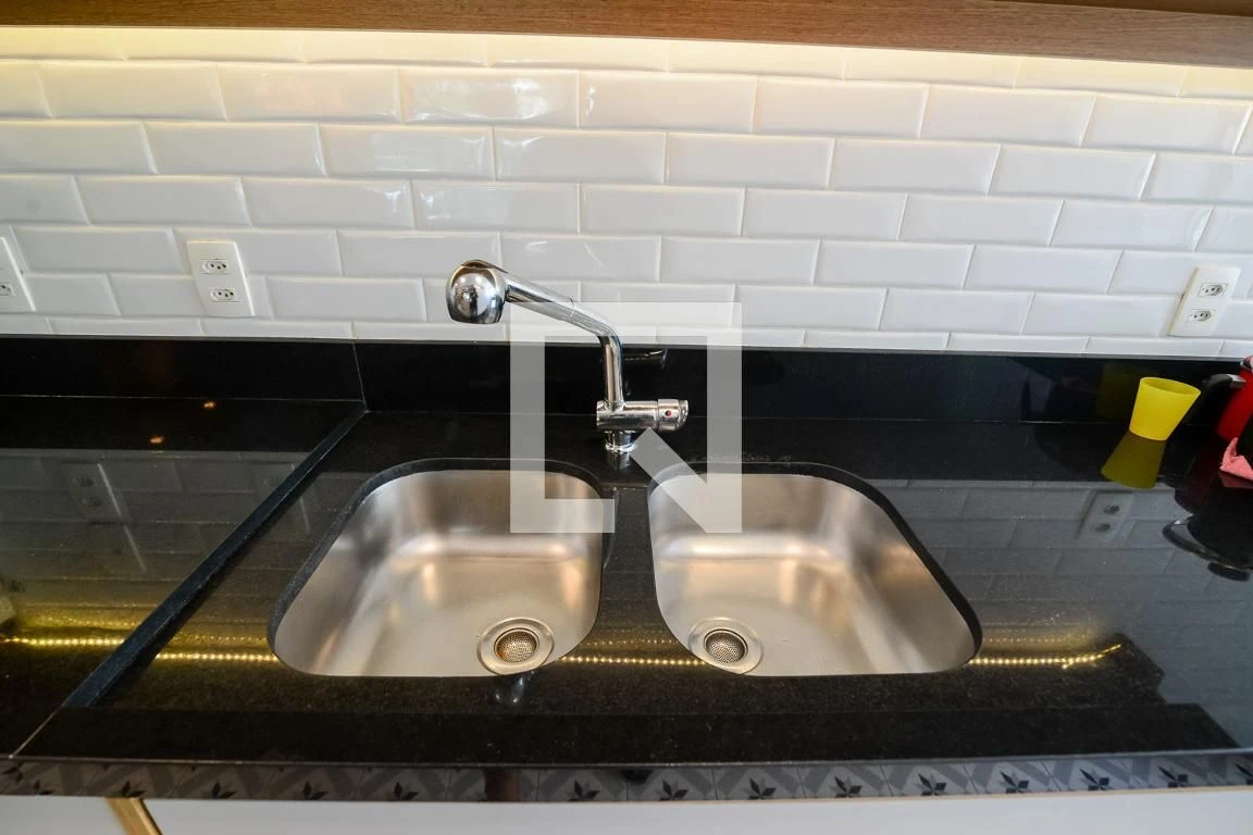 Furnished 4-bedroom apartment with 4 bathrooms — photo 21
