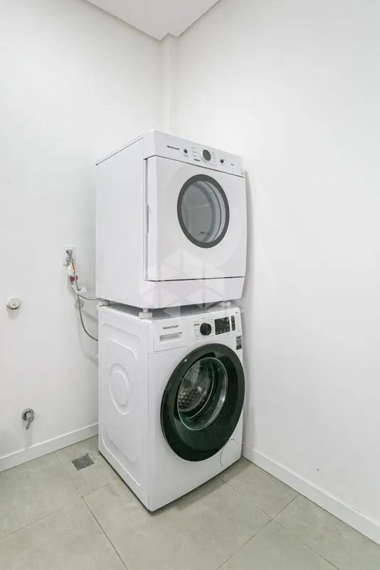 27 m² studio with a home office and a dryer — photo 12