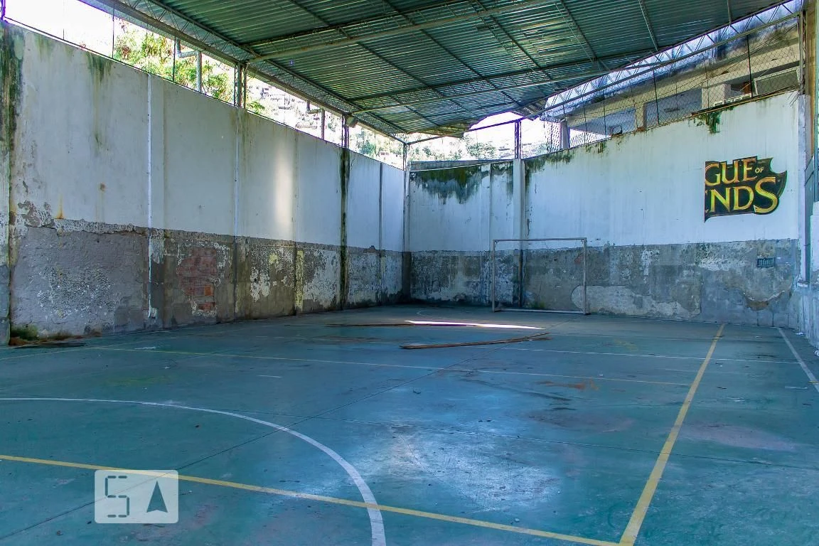 2-bedroom apartment in a building with an indoor pool — photo 9