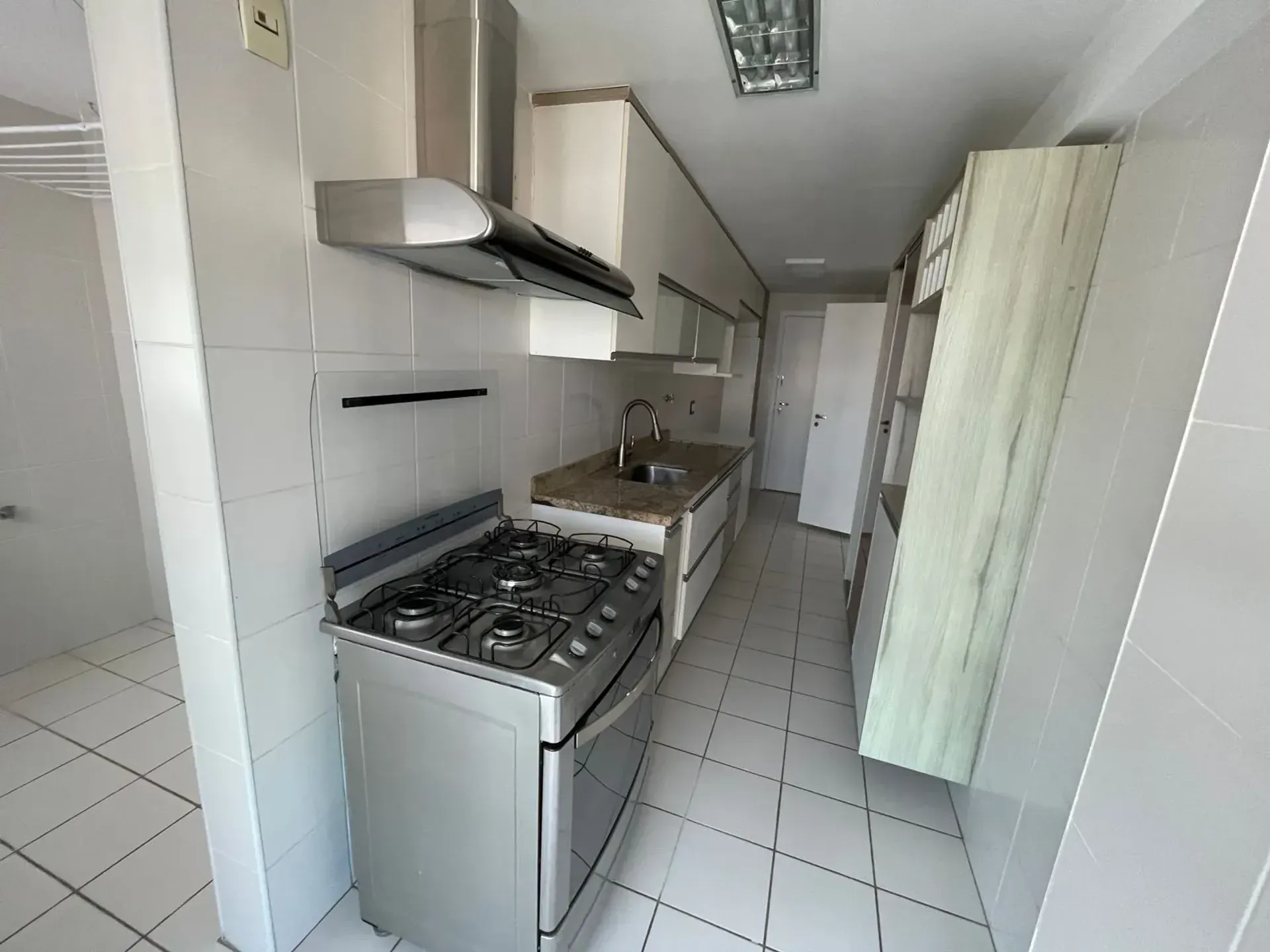 4-bedroom apartment in a building with a sauna — photo 2
