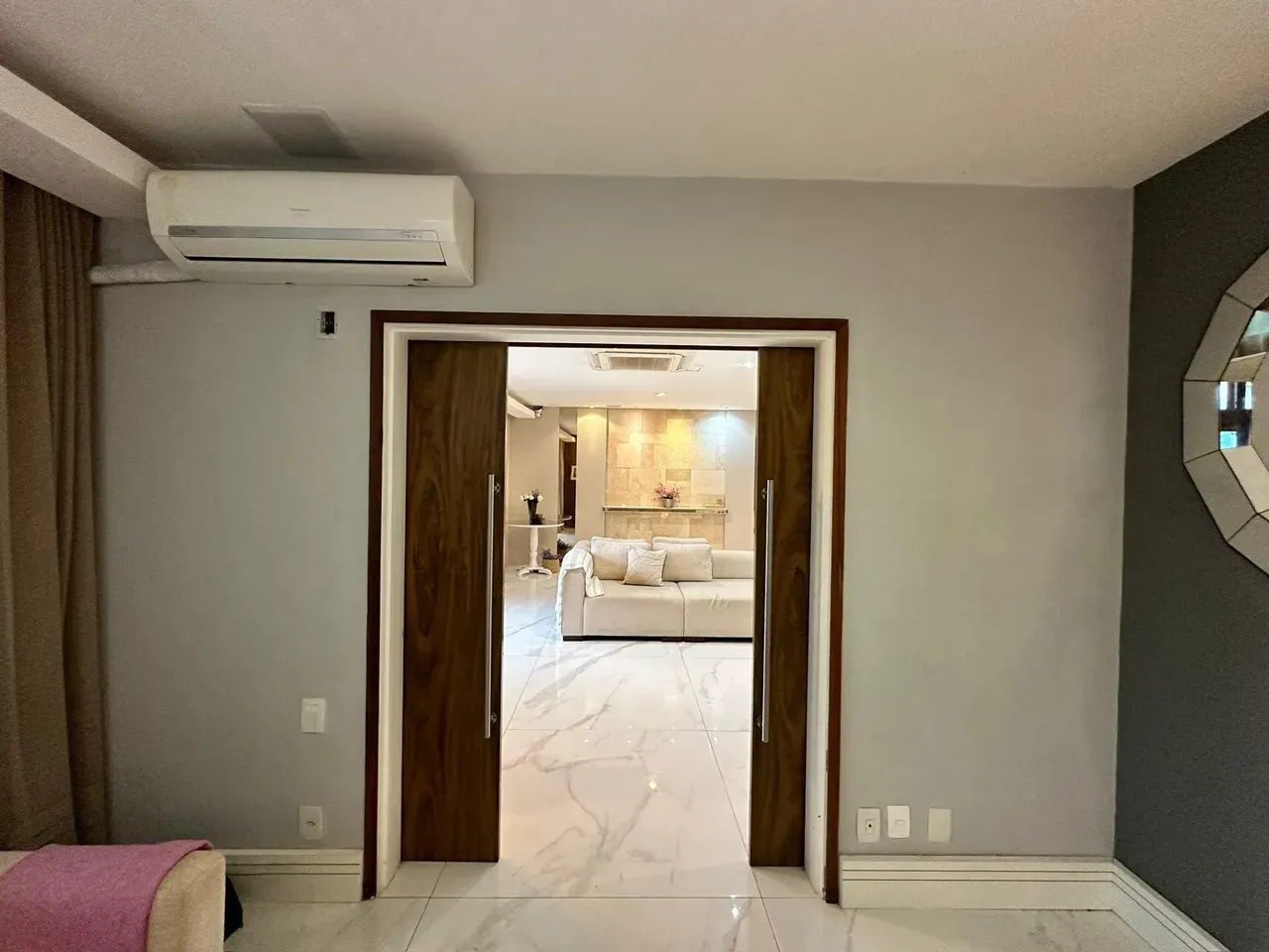 Furnished 250 m² apartment with 4 bedrooms and 5 bathrooms — photo 30