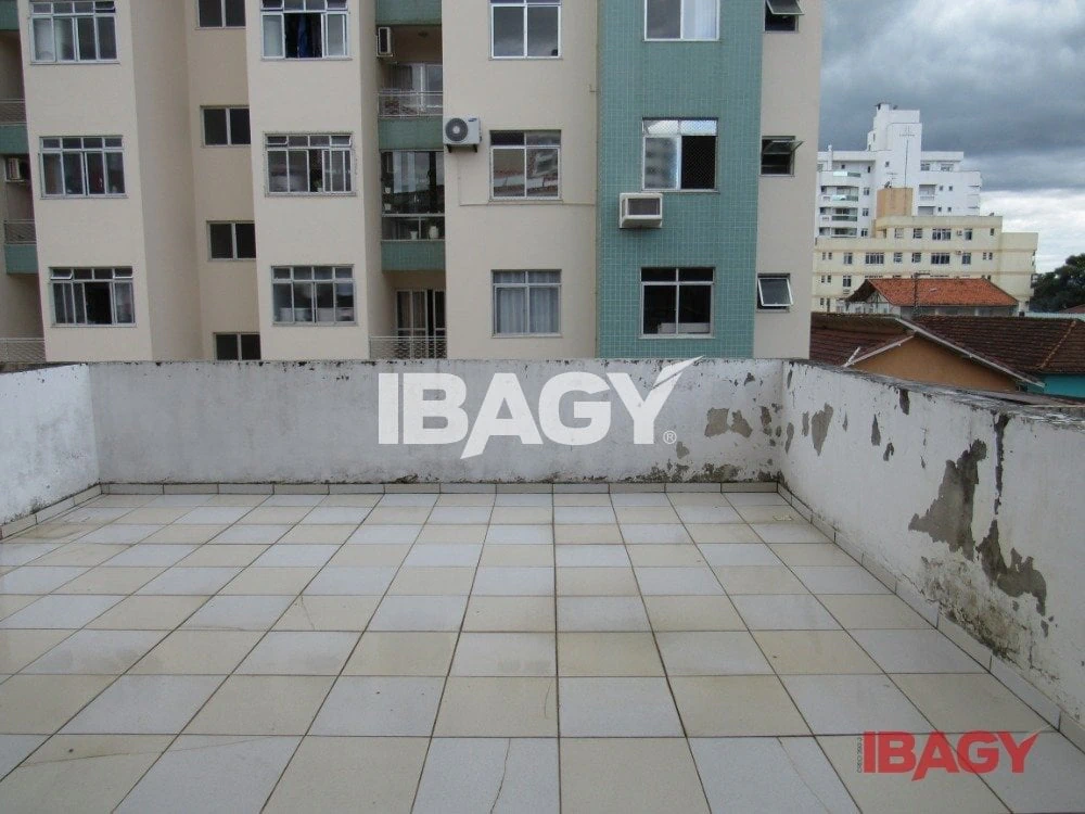 143 m² unfurnished apartment with 3 bedrooms — photo 22