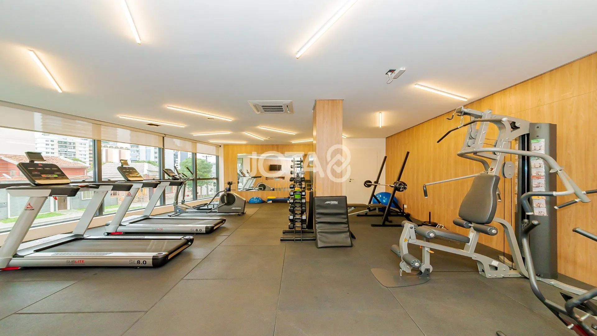 Unfurnished apartment with 3 en-suite bedrooms and balcony — photo 40