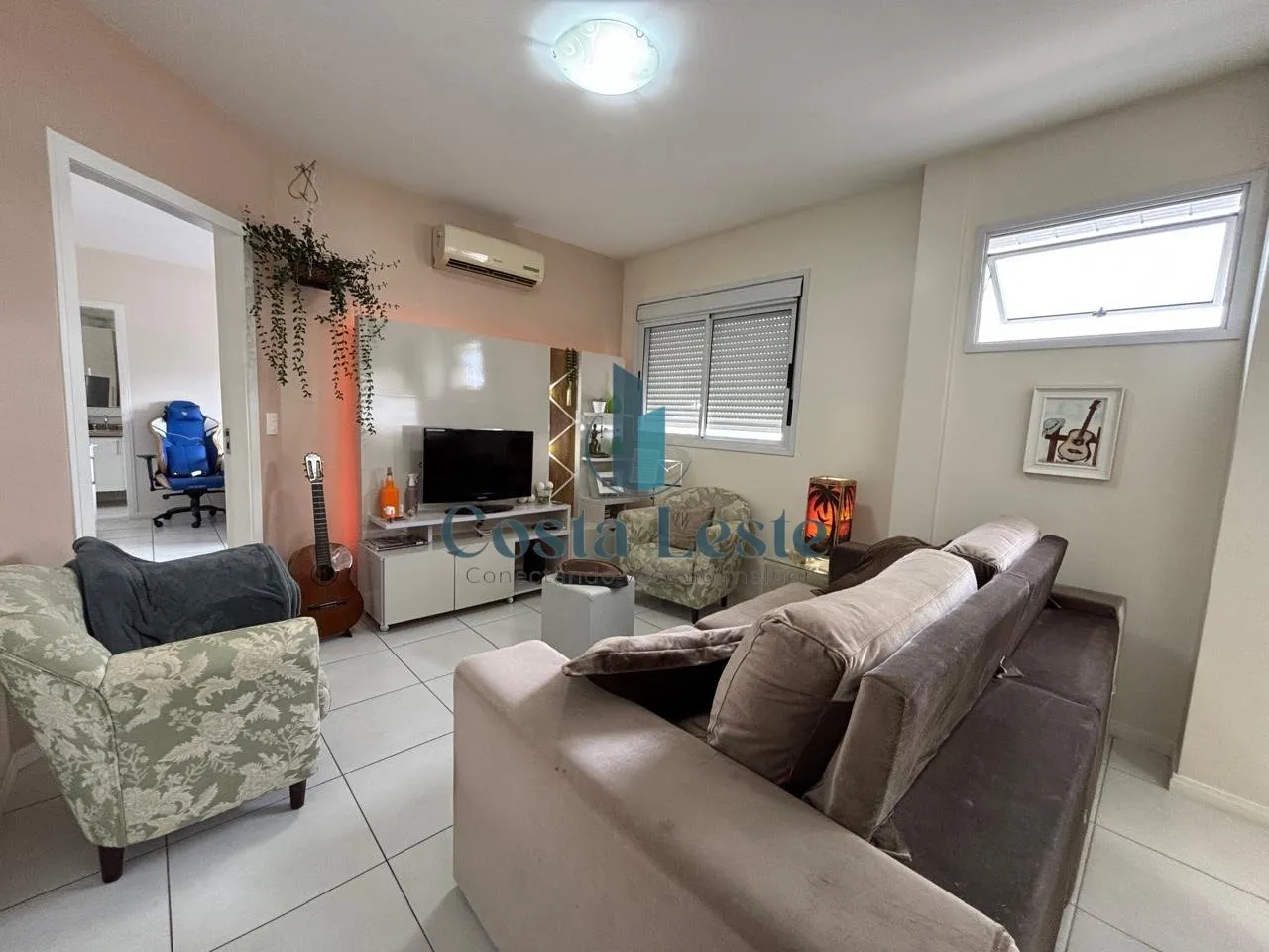 3-bedroom apartment with a mountain view