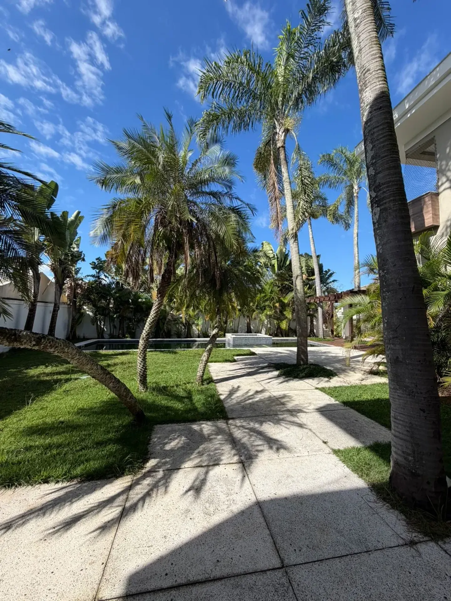 Rental and sale house with 5 bedrooms and 5 bathrooms — photo 2