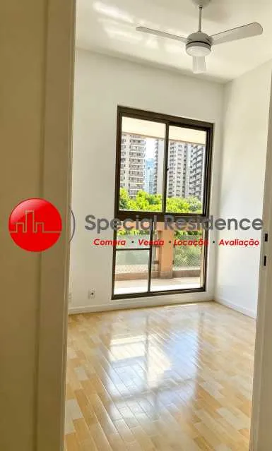 Wood or laminate floors in a 3-bedroom apartment, 120 m² — photo 8