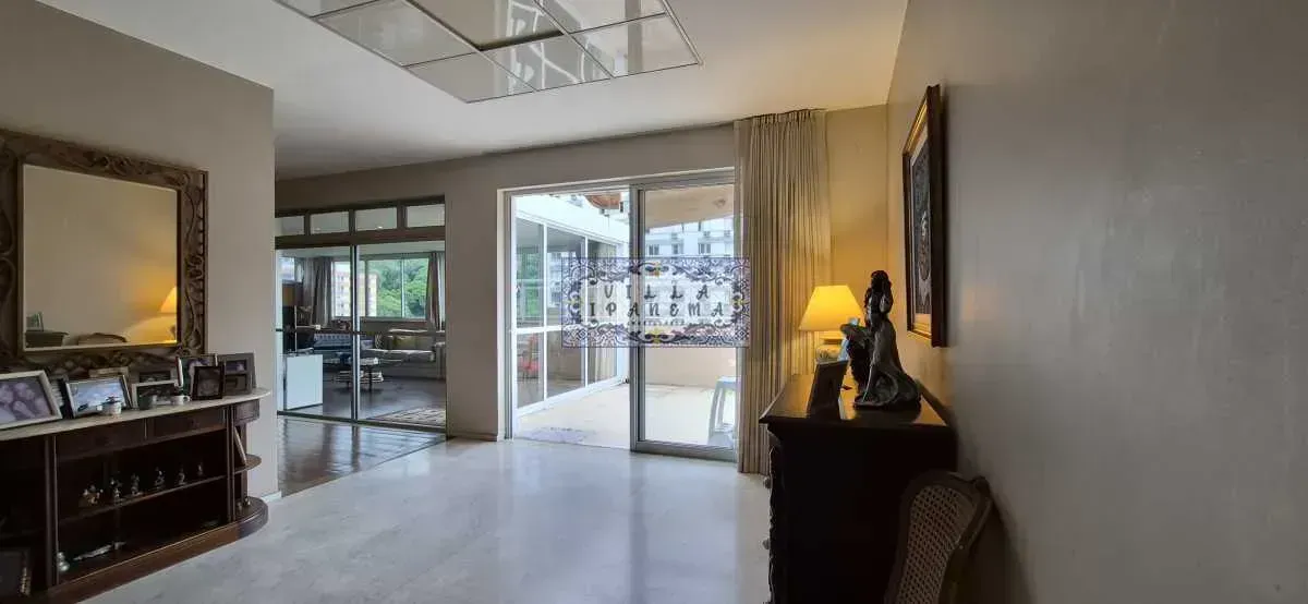 350 m² penthouse with 5 bedrooms and a glass balcony — photo 18