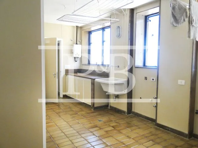 4-bedroom apartment with balcony and floor-to-ceiling windows — photo 39