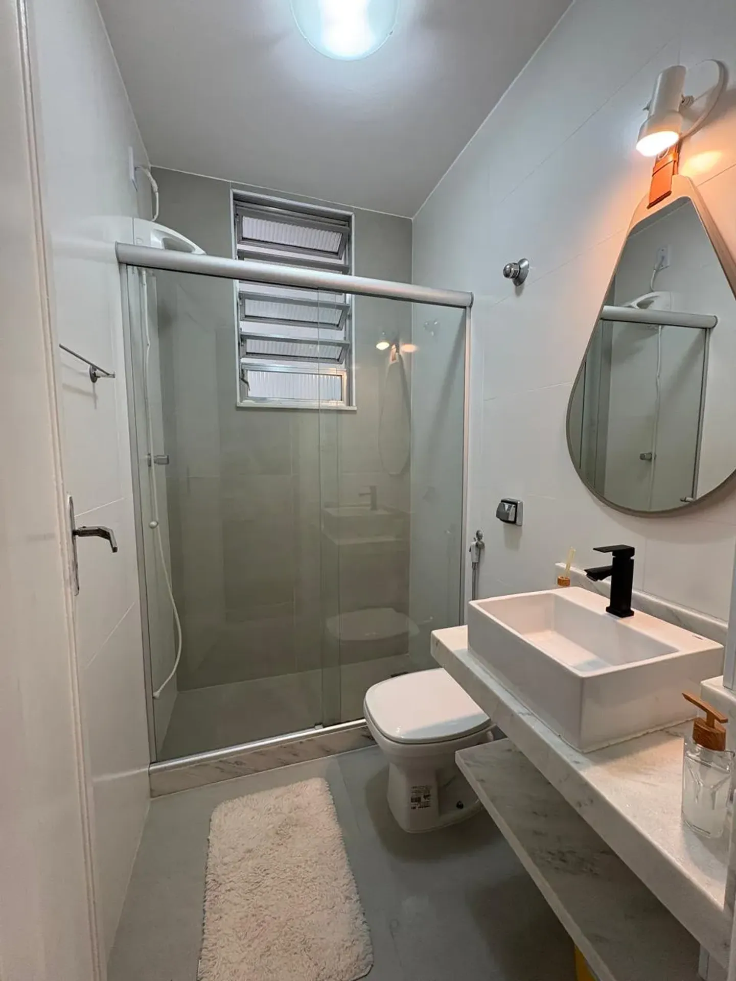 One-bedroom apartment with a washing machine — photo 4