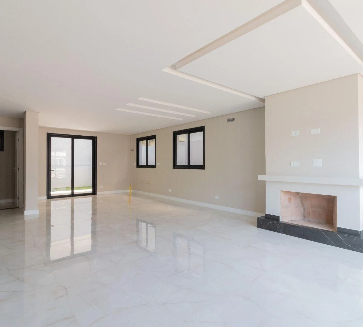 Modern house with 4 en-suite bedrooms and 6 parking spots — photo 27