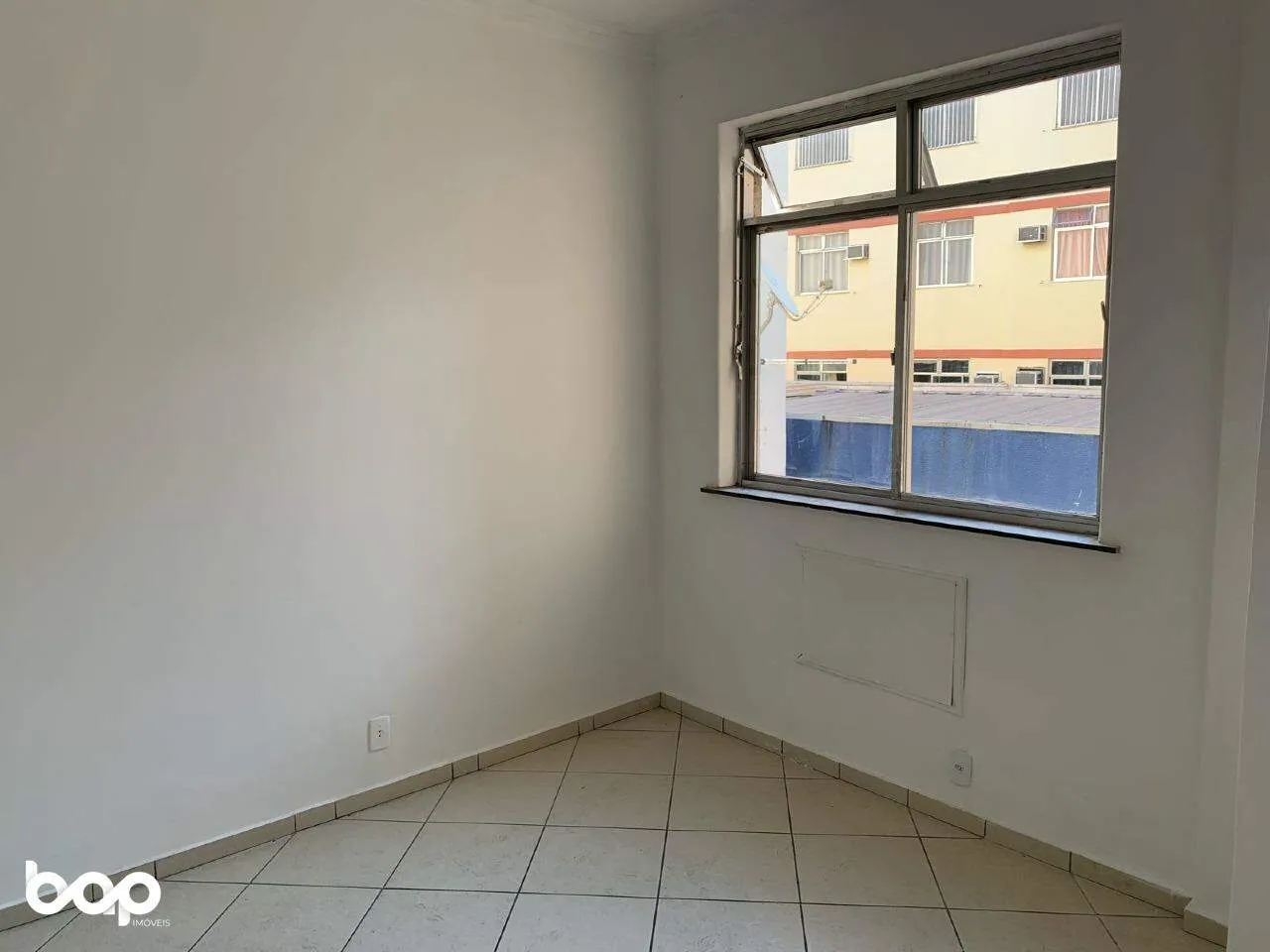 3-bedroom apartment with separate kitchen and stove — photo 4