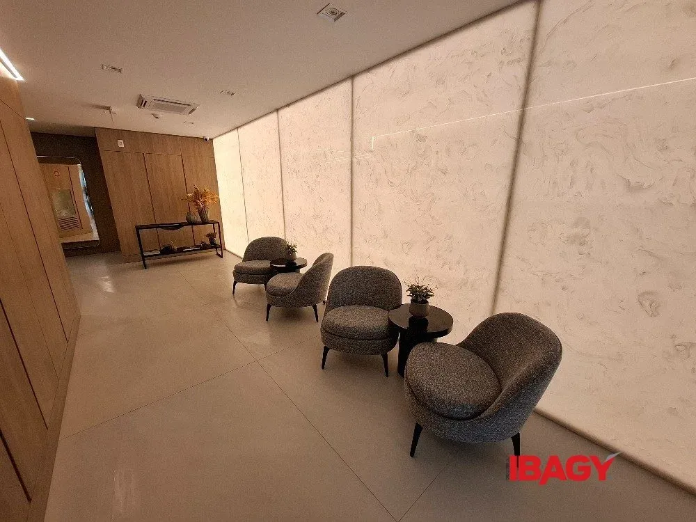 One-bedroom apartment with a home office in Florianópolis — photo 26