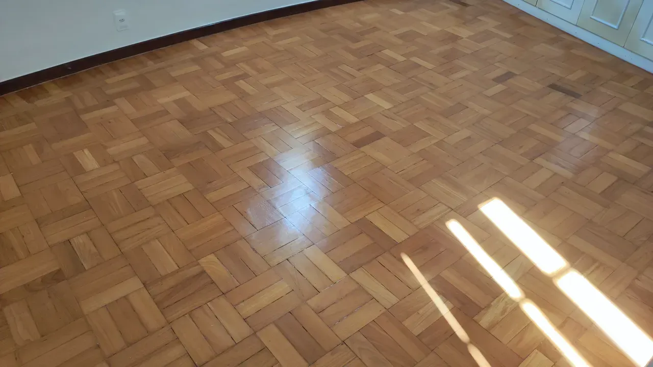 Apartamento de 1 quarto com piso de madeira e 1 vaga — photo 9