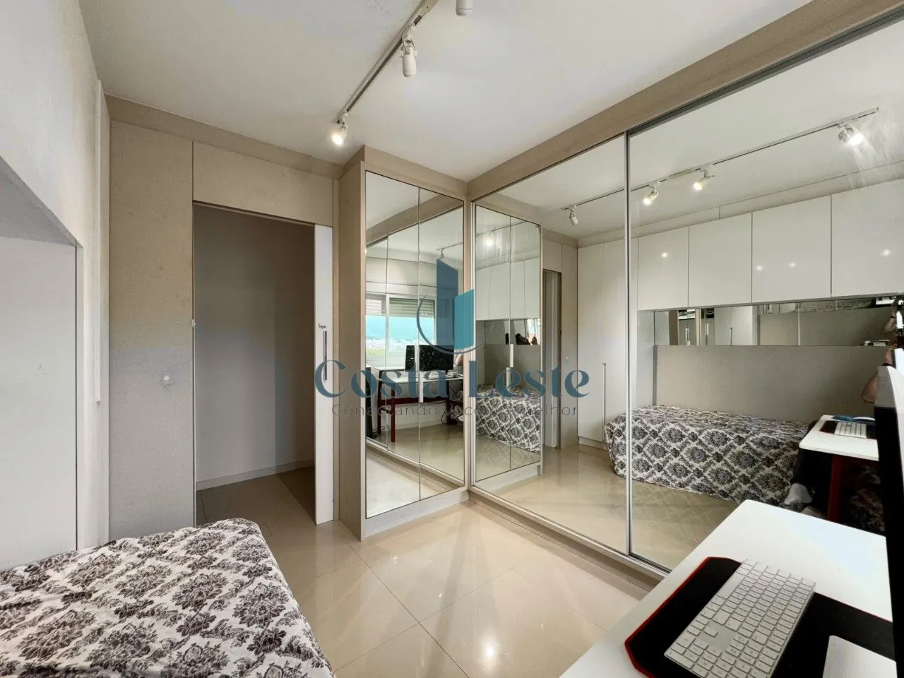 2-bedroom apartment with a home office in Florianópolis — photo 7