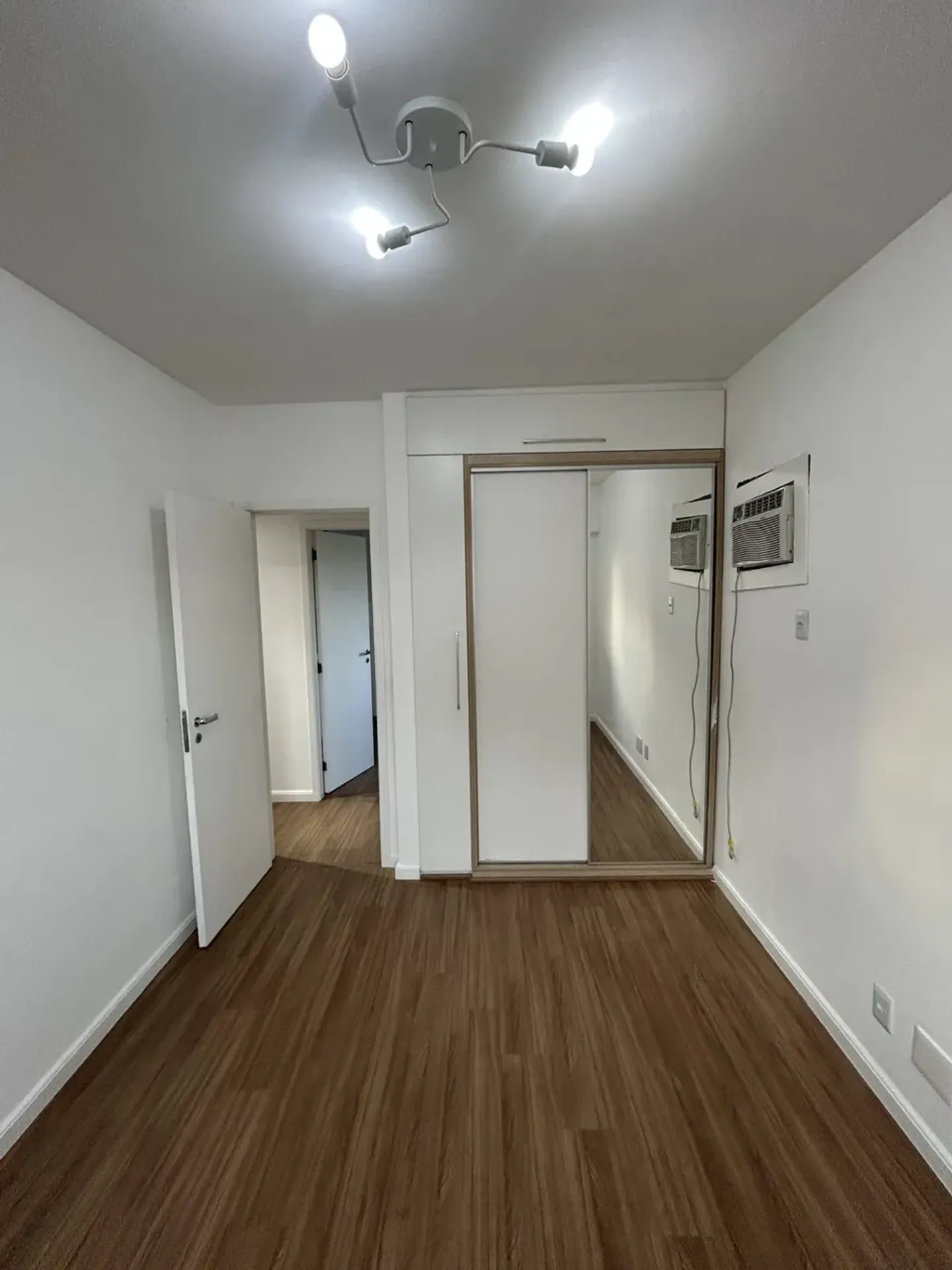 Apartment on the 8th floor with floor-to-ceiling windows — photo 29
