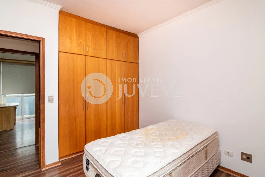 130 m² apartment with a walk-in closet and a bathtub — photo 28