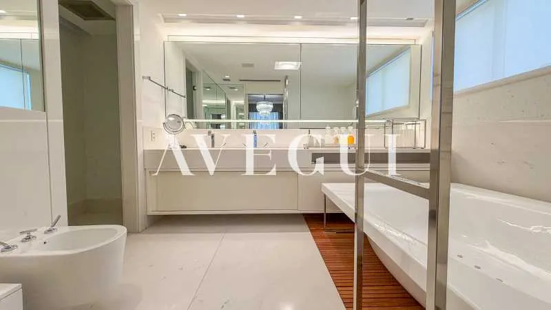 Квартира 530 м²: 4 суїти, 5 ванних і вид на воду — photo 22