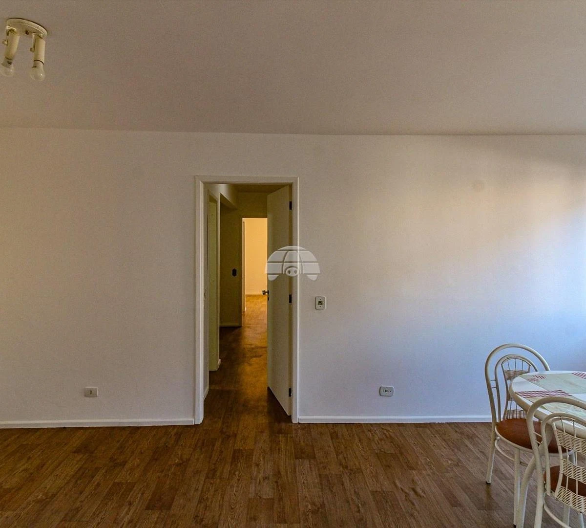 3-bedroom apartment with wood or laminate floors — photo 22