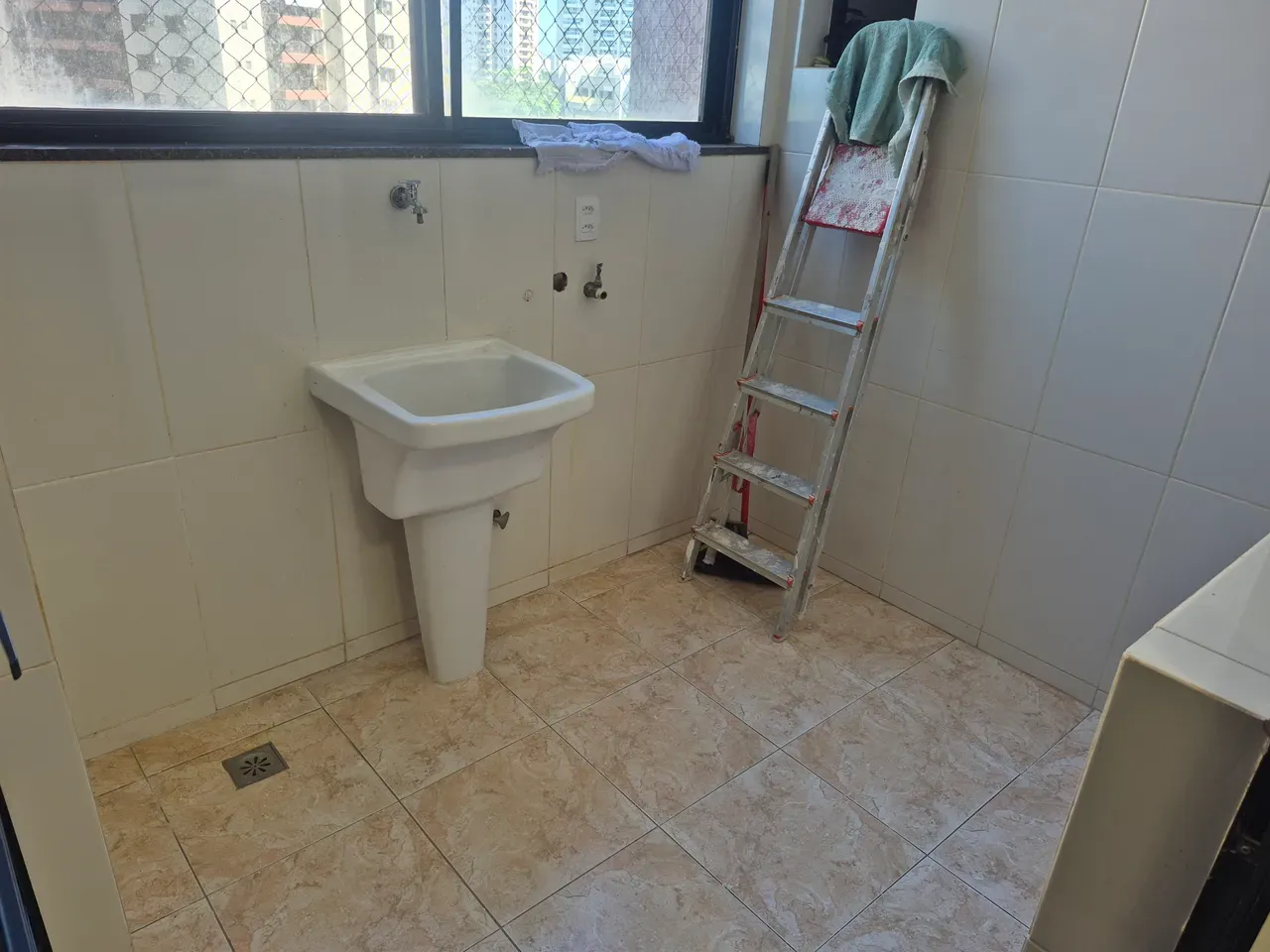 140 m² apartment with 3 bedrooms and an enclosed balcony — photo 17