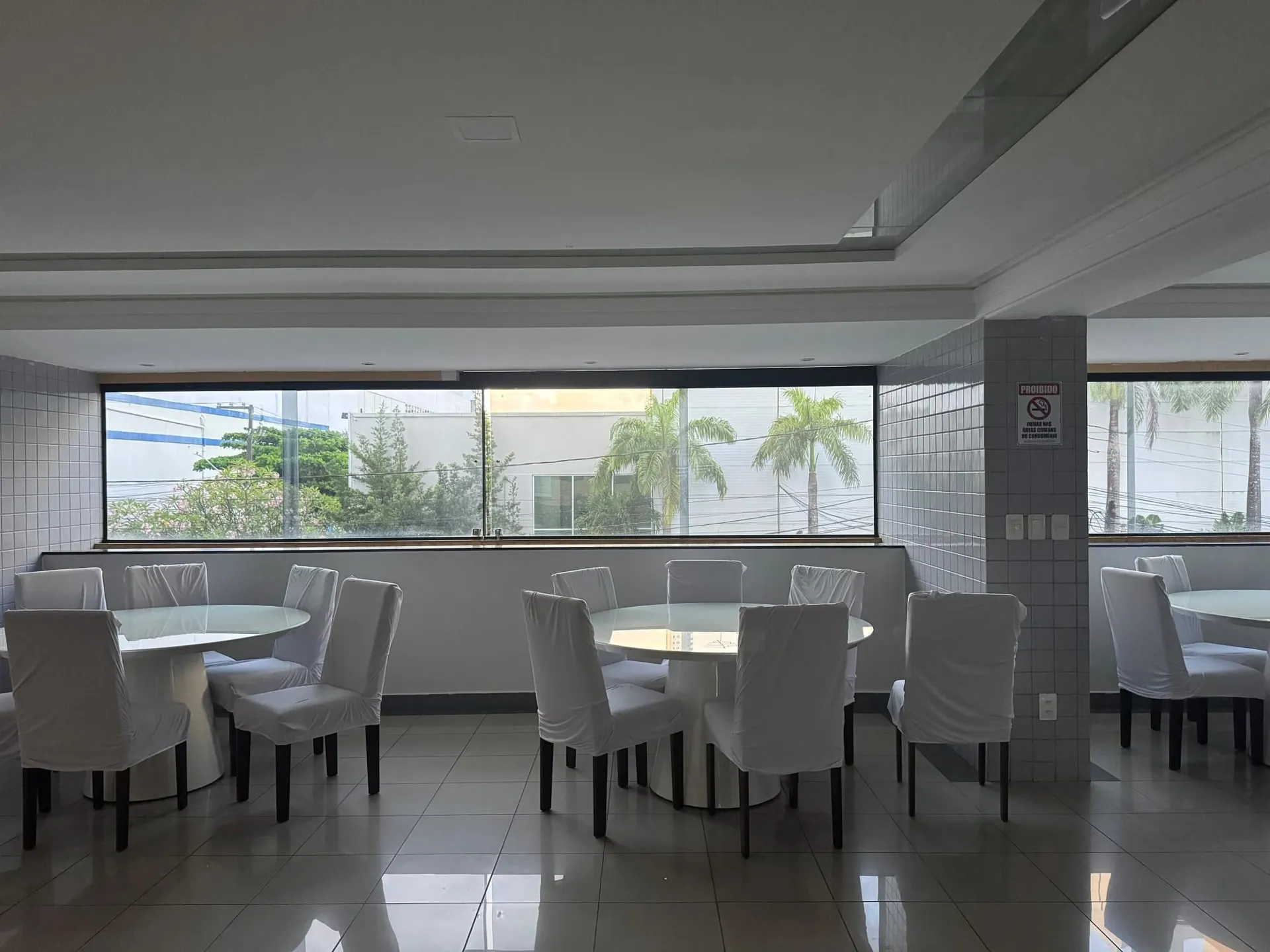 3-bedroom apartment in a building with a pool — photo 22