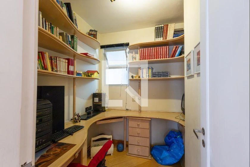 2-bedroom apartment with a bathtub in Curitiba — photo 5