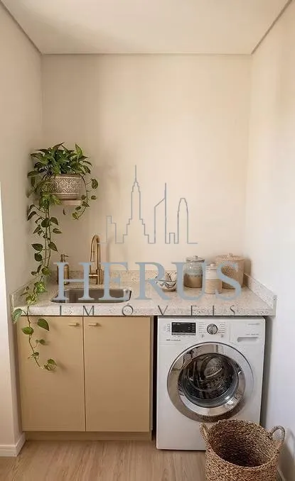 Apartamento de 2 quartos com janelas do piso ao teto — photo 33