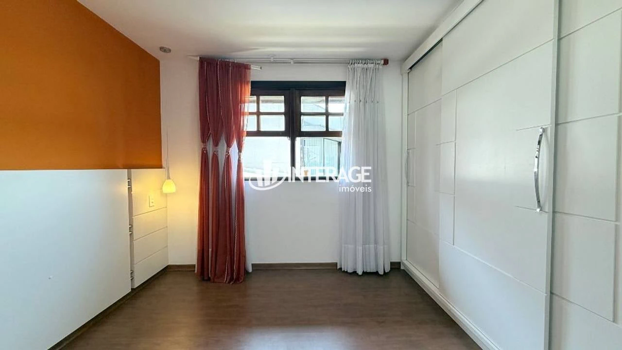 3-bedroom house with a bathtub — photo 16