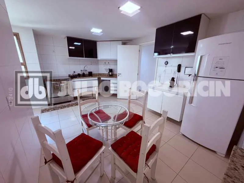 Duplex penthouse 300 m² with 5 bedrooms and 4 parking spots — photo 19