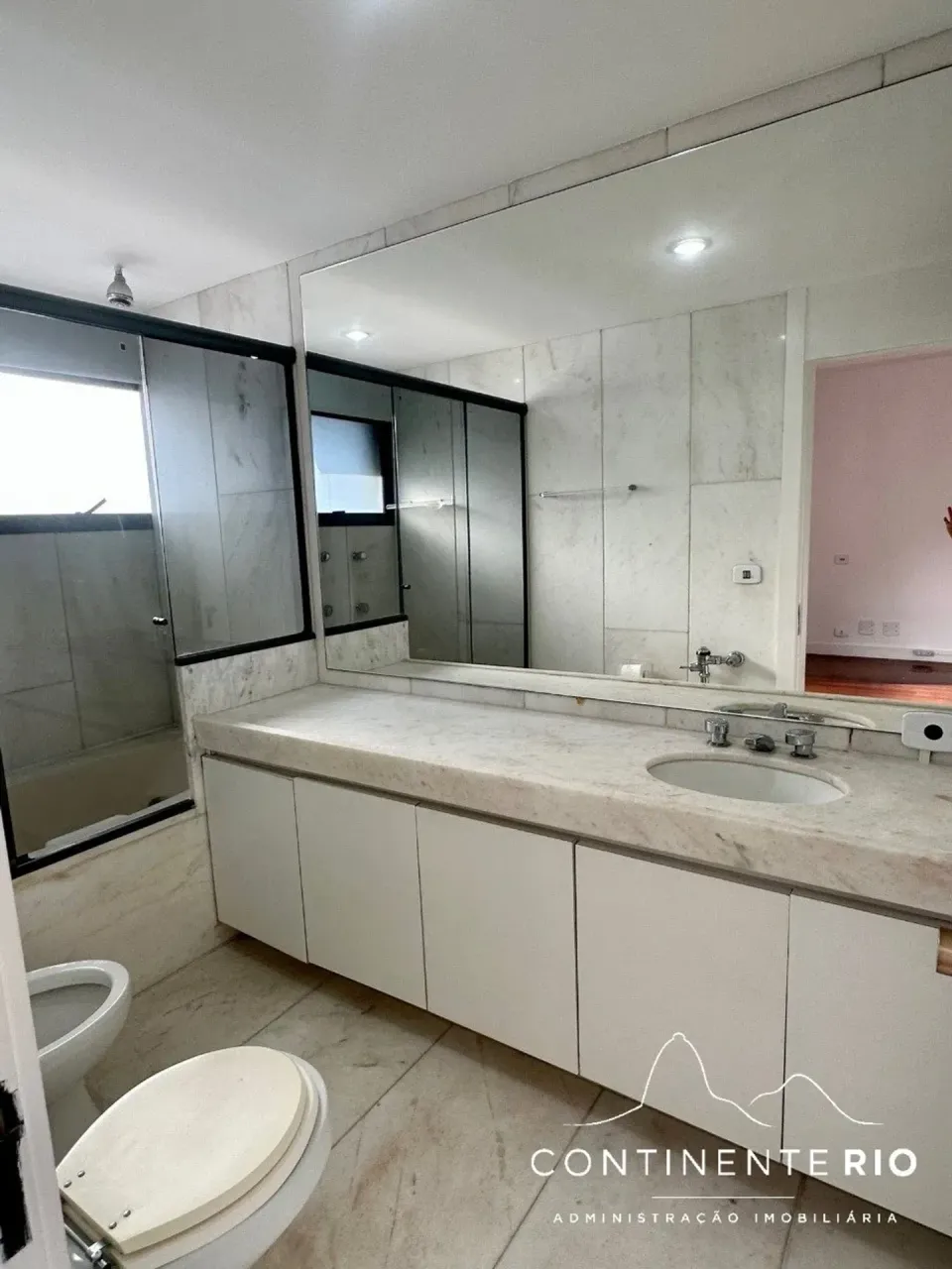 Apartamento con 4 dormitorios y balcón acristalado — photo 17