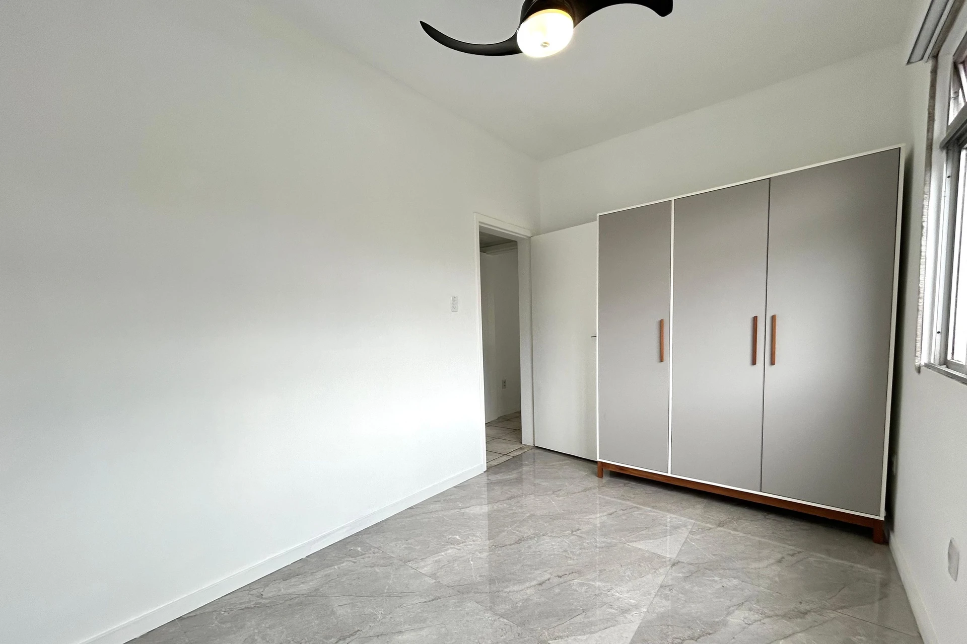 Furnished apartment, 86 m², with a walk-in closet — photo 4