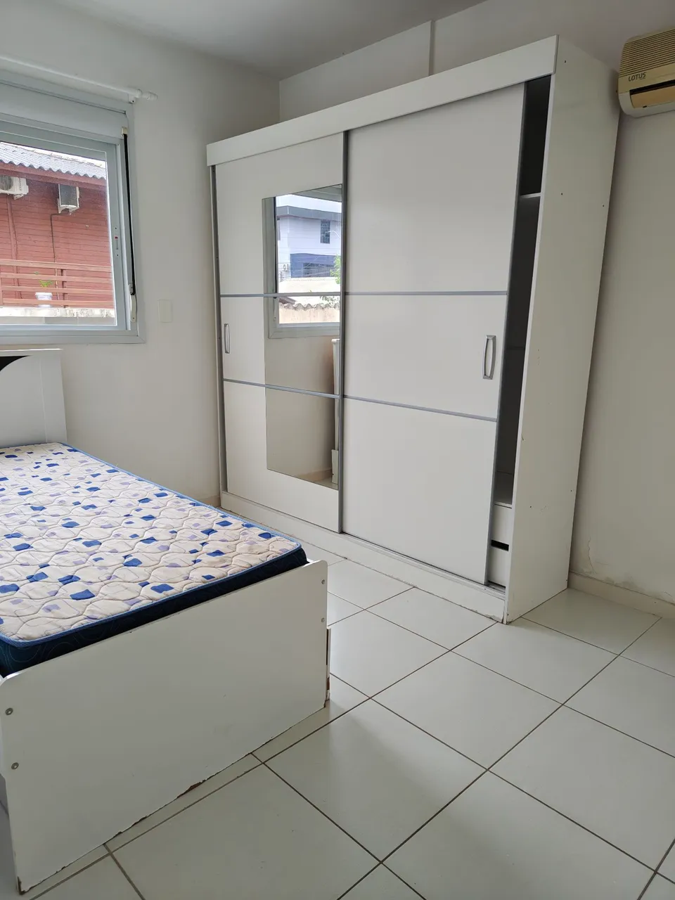 Glass-enclosed balcony in a 2-bedroom apartment, 83 m² — photo 4