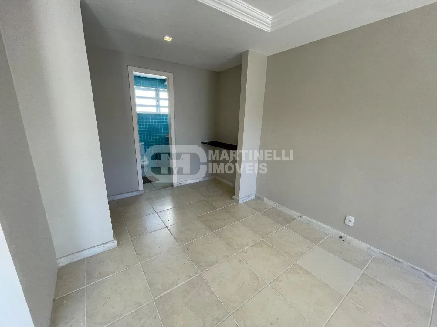 House with 4 bedrooms and 5 bathrooms and a separate kitchen — photo 28