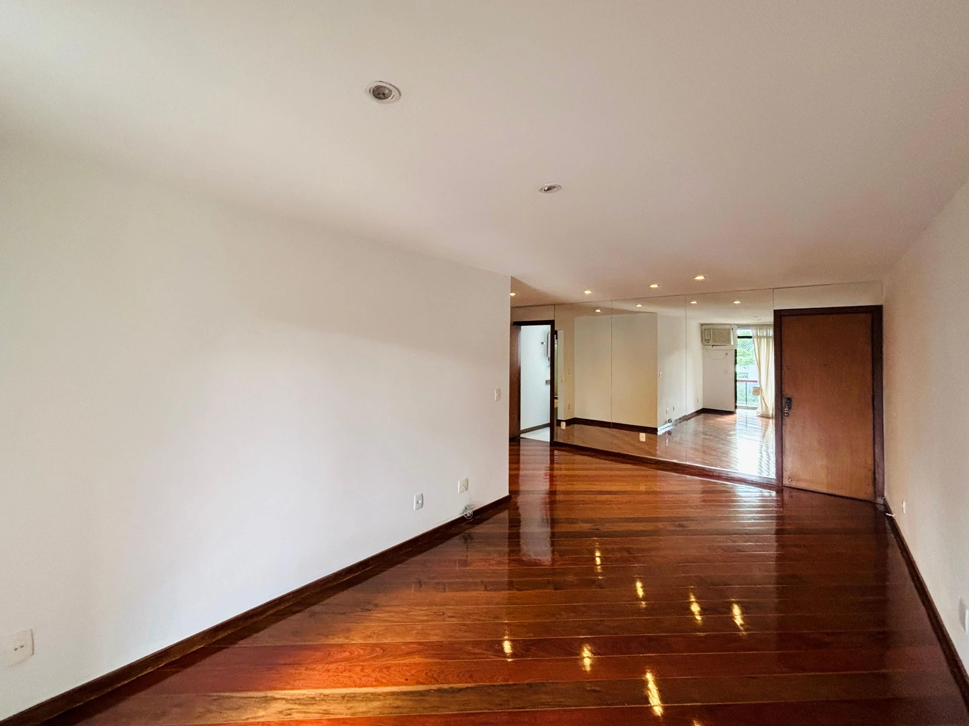 Вид на гори та 2 спальні: квартира 75 м² — photo 10