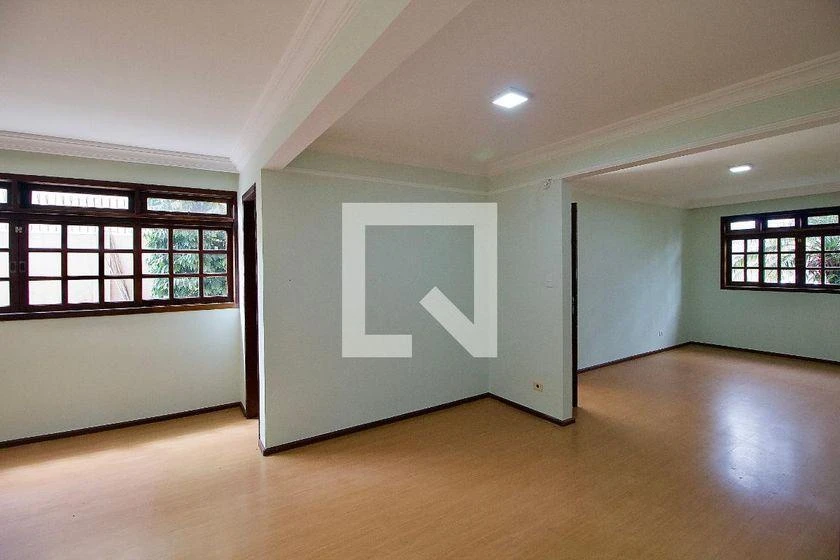 4-bedroom house with wood or laminate floors in Curitiba — photo 12