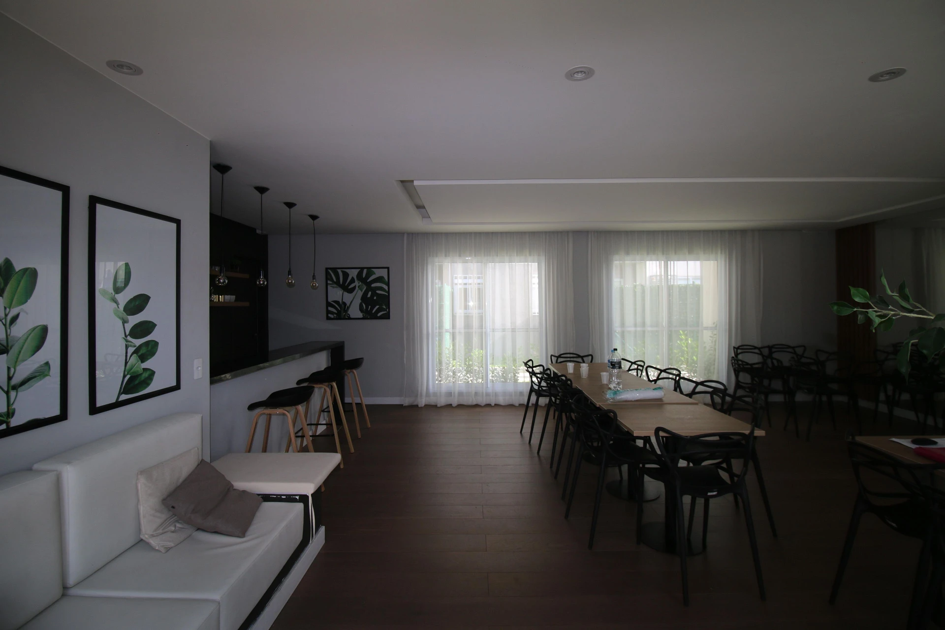 2-bedroom apartment in a building with a gym — photo 40