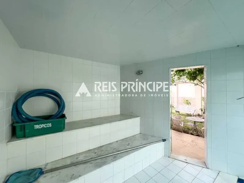 House with 4 bedrooms and 5 bathrooms and 5 parking spots — photo 19