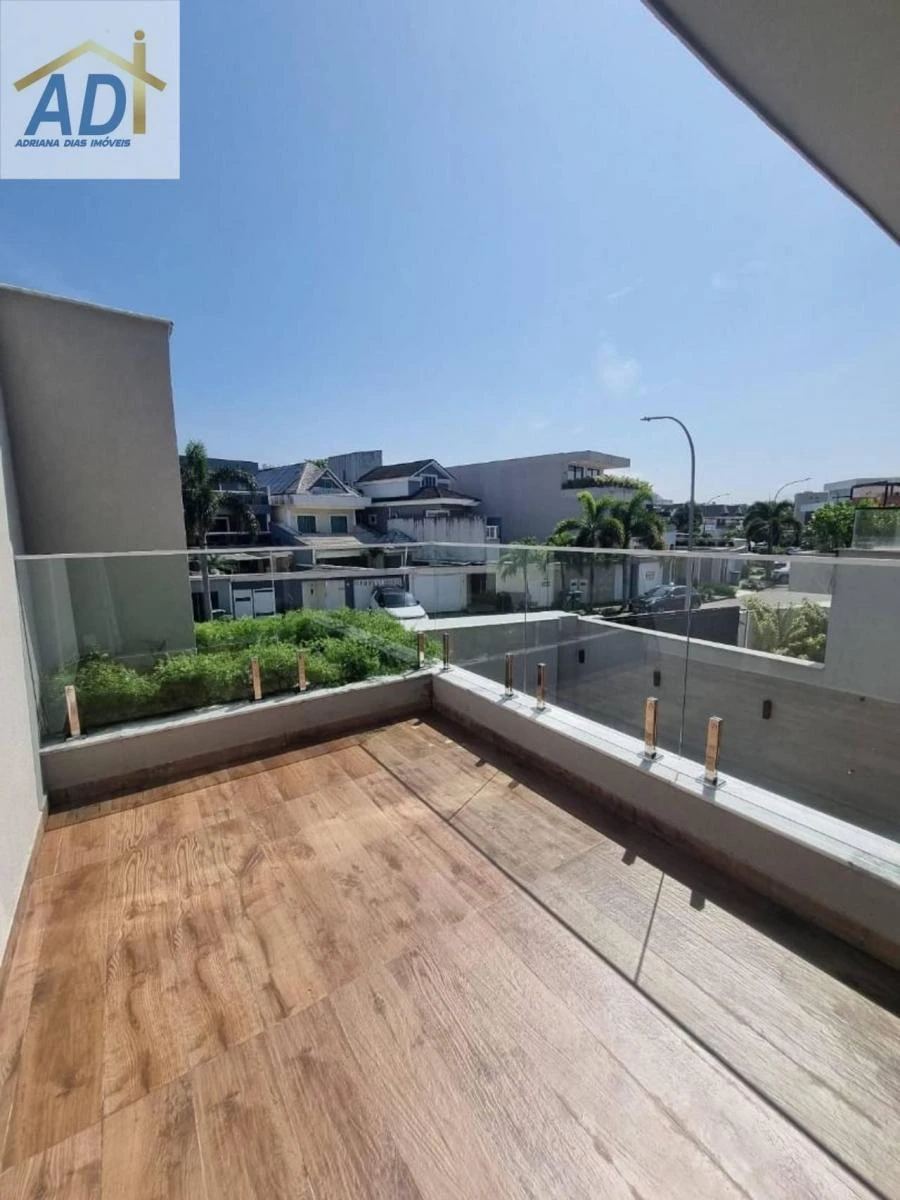 Floor-to-ceiling windows in a 6-bedroom house, 300 m² — photo 13