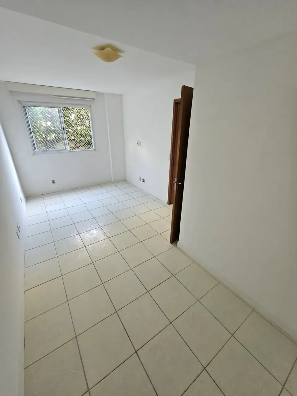 1-bedroom apartment with a balcony and a glass shower — photo 3