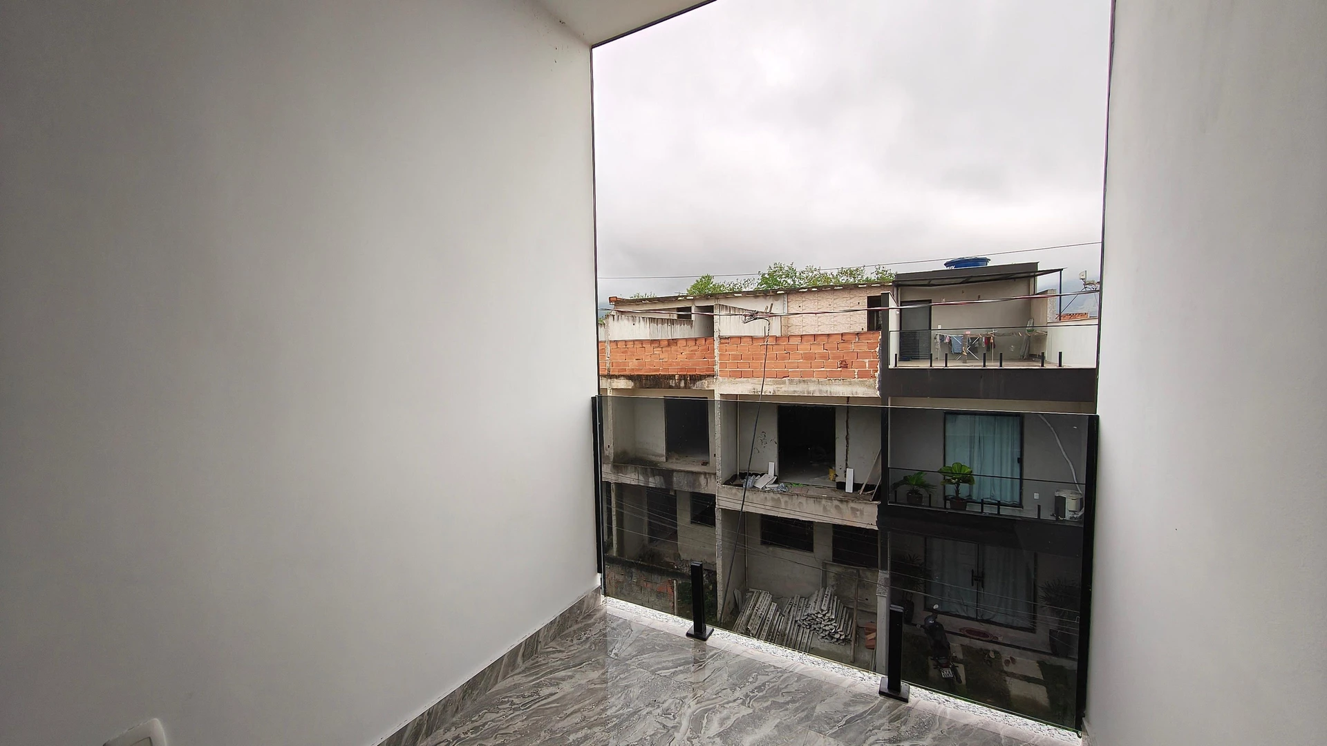 Unfurnished house with 3 bedrooms and 3 bathrooms — photo 34
