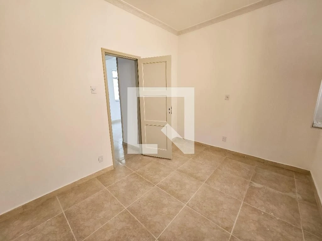 Apartment with 2 bedrooms and a glass-enclosed shower — photo 31