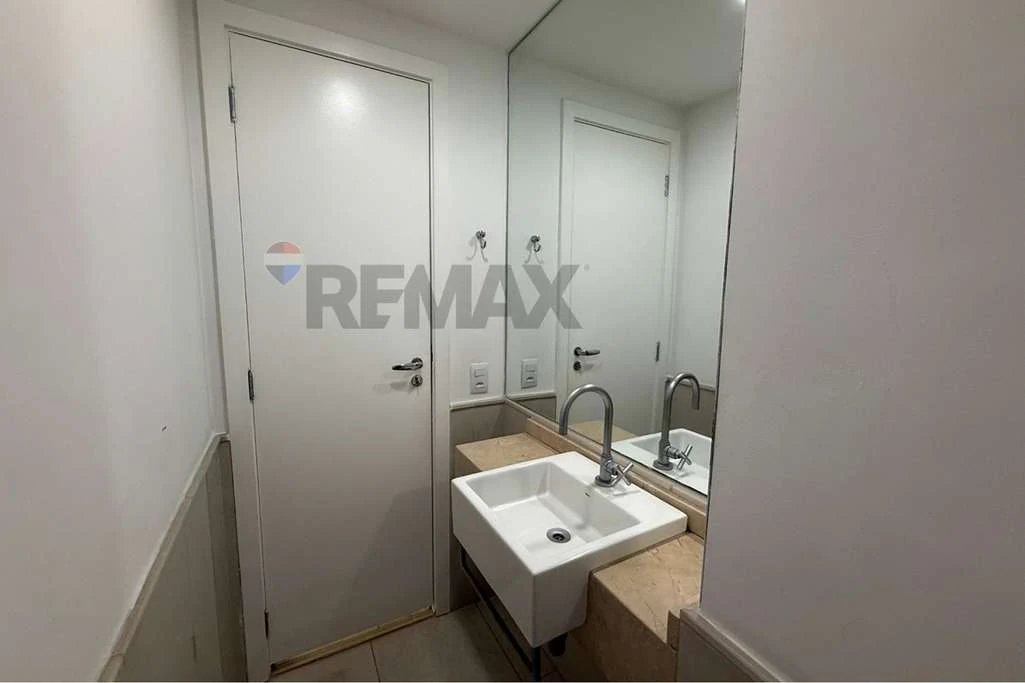 Apartamento reformado de 98 m² com varanda fechada — photo 24