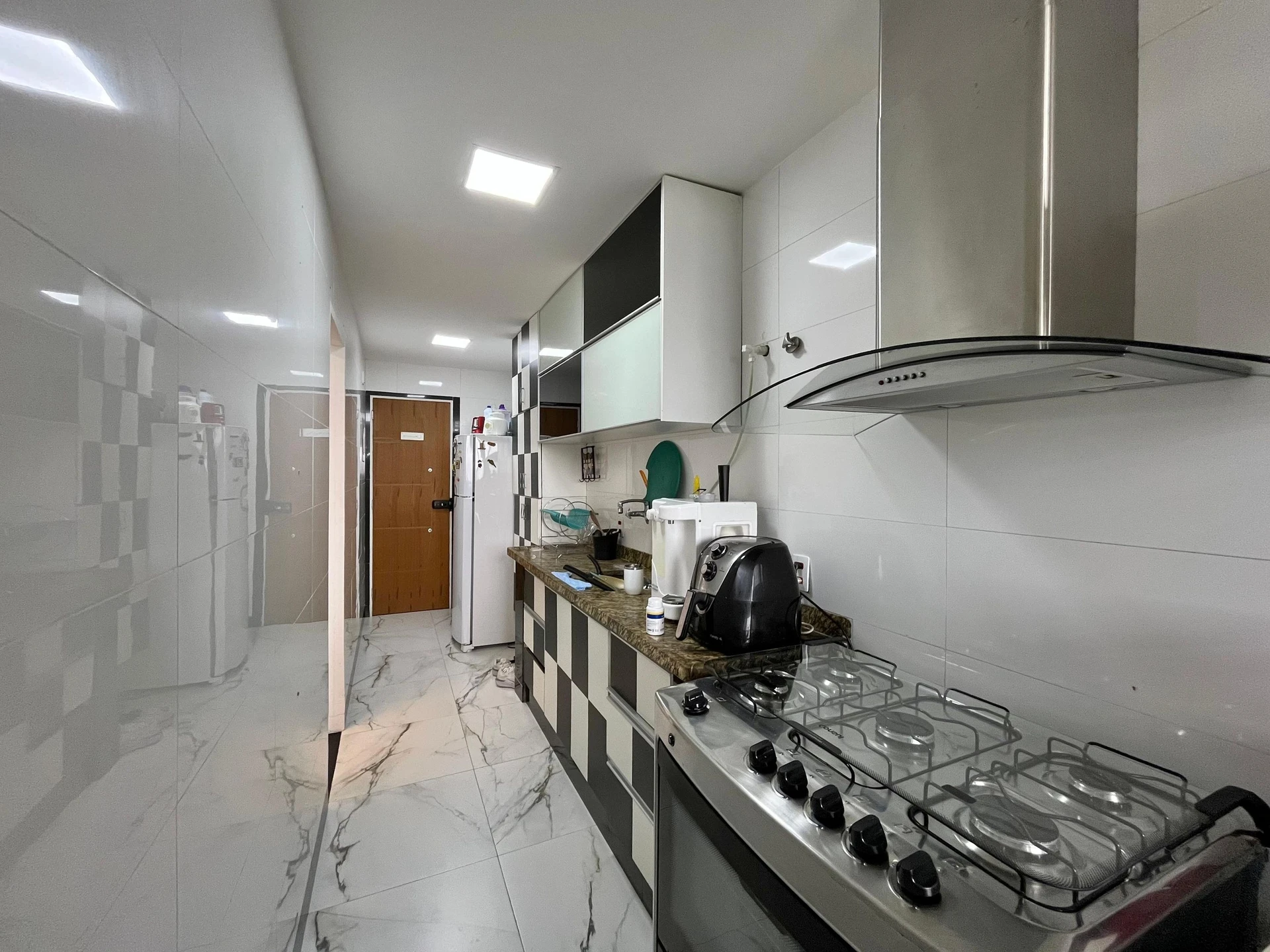 Floor-to-ceiling windows in a one-bedroom apartment, 70 m² — photo 36